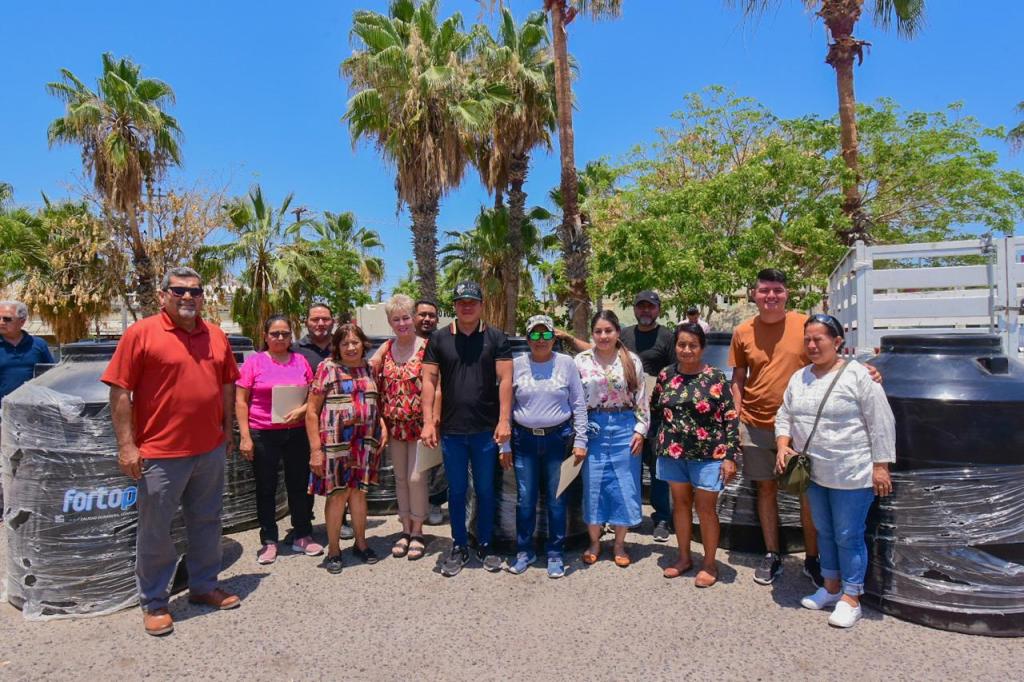 En el municipio,  de Los Cabos se benefició a 33 familias con la entrega de&nbsp;tinacos.