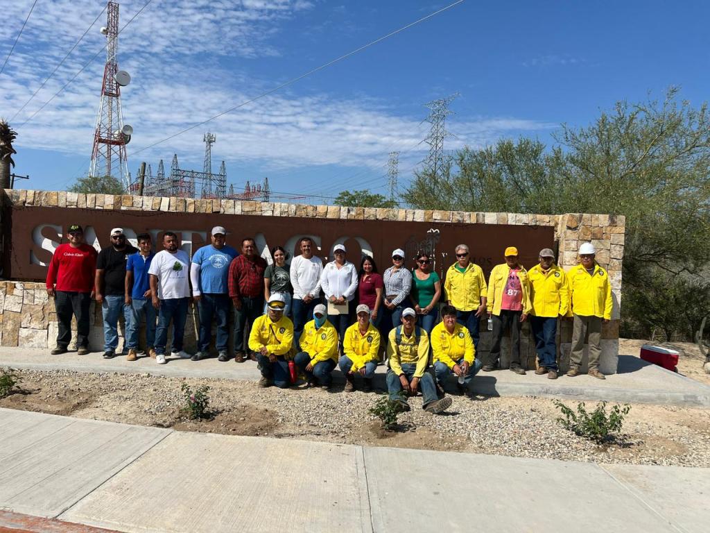 La Dirección General de Ecología y Medio Ambiente, conmemoró el Día Nacional del Árbol con la reforestación de 250 buganvilias en el bulevar de acceso de dicha&nbsp;comunidad.