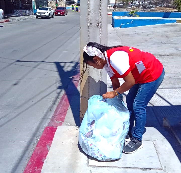 Para disminuir la contaminación visual, al evitar saturar la ciudad con imágenes publicitarias, el Gobierno Municipal a través de la Coordinación de Imagen Urbana en Cabo San Lucas, regula la instalación, la distribución y el retiro de los anuncios fijos y temporales en espacios públicos; con ello, se previenen condiciones de alto riesgo, al obstruir la visibilidad de automovilistas y&nbsp;peatones.