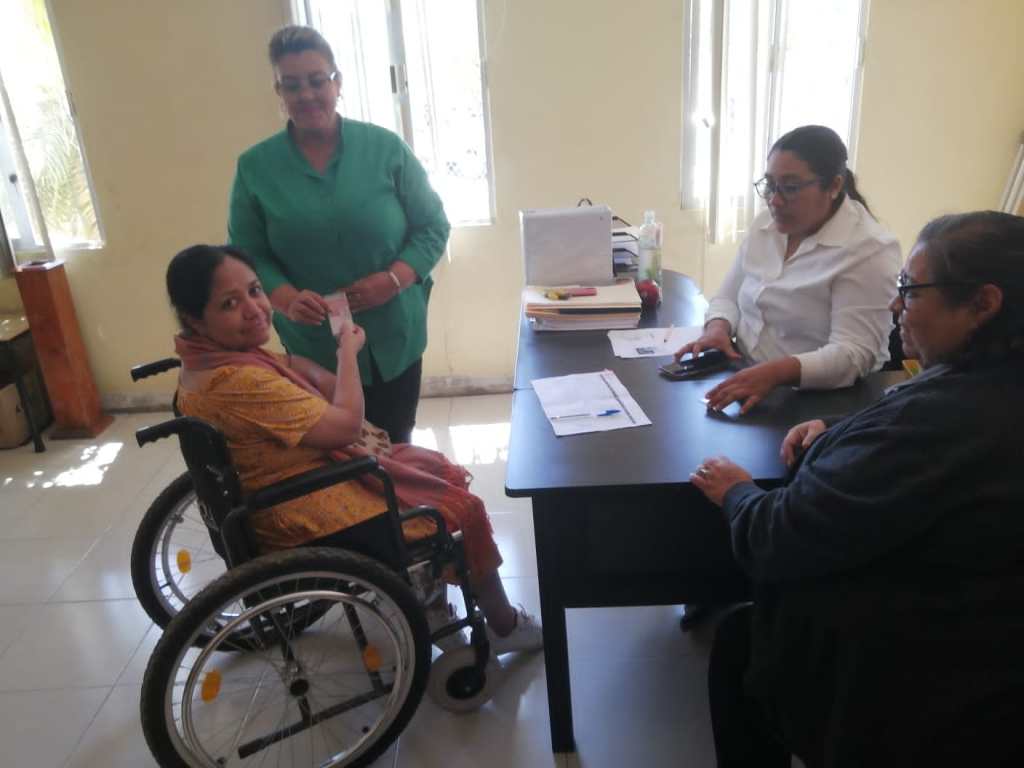 El SMDIF Los Cabos, hizo lo propio y efectuó la entrega de las credenciales de identidad de discapacidad a personas beneficiarias en el&nbsp;municipio.
