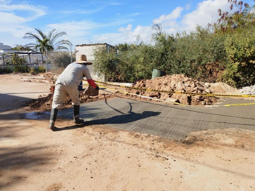 El equipo de Agua Potable de Los Cabos ha rehabilitado 1 mil 350 baches a través de la Dirección de Operación y&nbsp;Mantenimiento.