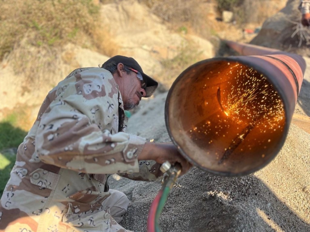 El equipo de la Coordinación de Operación y Mantenimiento en Cabo San Lucas realizó los trabajos de 30 metros de la tubería de plástico por acero cédula&nbsp;40.