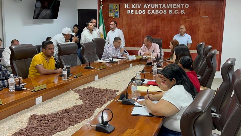 El primer regidor en calidad de representante del alcalde Oscar Leggs Castro, solicitó al pleno del Cabildo declarar permanente la presente sesión pública extraordinaria por la inasistencia justificada del presidente&nbsp;municipal.