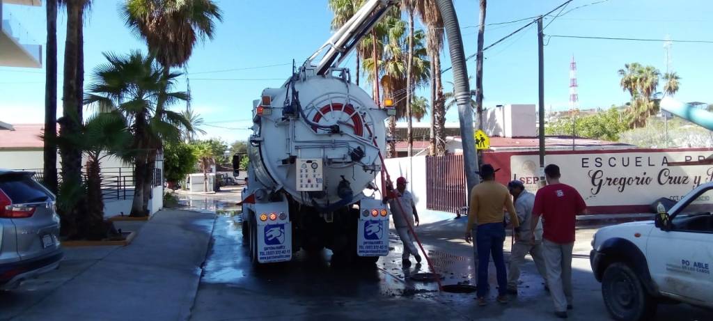 El equipo del Agua Potable, se encuentra trabajando en las afectaciones que dejaron las recientes lluvias en algunas zonas de San José del Cabo y Cabo San&nbsp;Lucas.