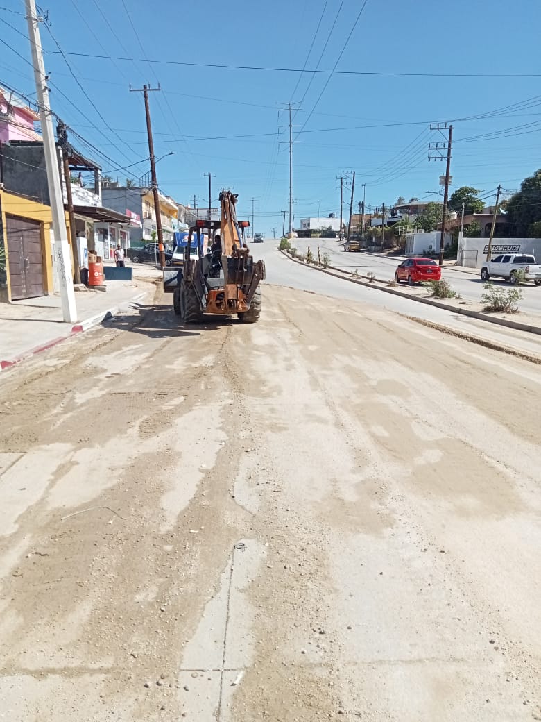 Después de las lluvias, el personal de la Dirección General de Servicios Públicos de Los Cabos comenzó desde muy temprano con las labores de limpieza en el&nbsp;municipio.