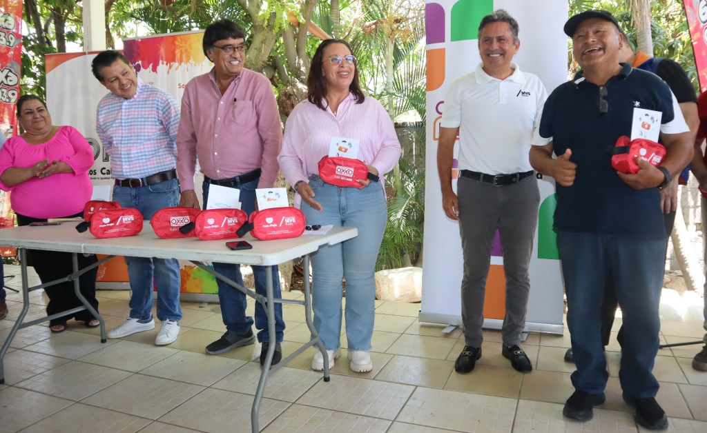Gracias a un convenio de colaboración del SMDIF Los Cabos, la Fundación MVS Radio y el corporativo Oxxo,  se hizo entrega de 100 aparatos auditivos de manera&nbsp;gratuita.