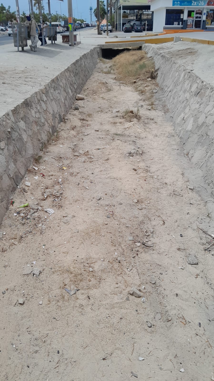 La Dirección General de Servicios Públicos Municipales, intensifica las acciones de limpieza en los canales&nbsp;pluviales.