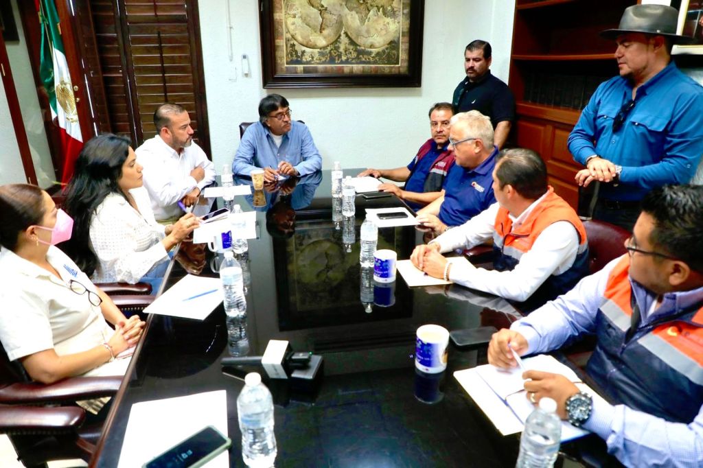 Autoridades del Gobierno de Los Cabos, sostuvieron una reunión para acordar los trabajos de logistica respecto a la capacitación que se impartirá a concesionarios de&nbsp;pipas.