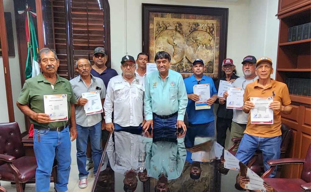 La XIV Administración que preside Oscar Leggs Castro, ratifica su respaldo al sector pesquero con la entrega de 8 apoyos económicos emergentes a pescadores&nbsp;locales.