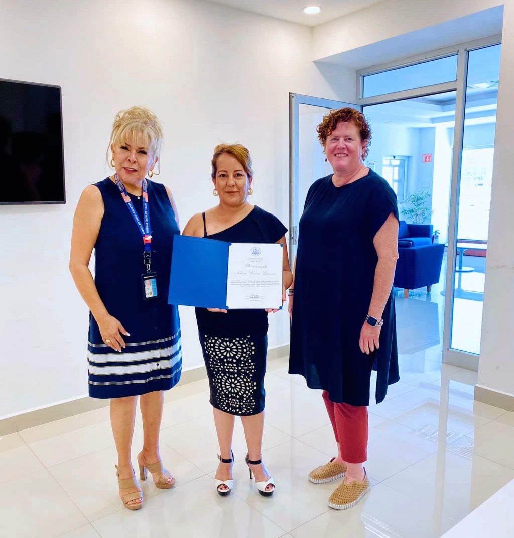 La ministra consejera de Asuntos Consulares en la Embajada de los Estados Unidos EE.UU. en México, realizó la entrega de un reconocimiento al Gobierno de Los&nbsp;Cabos.