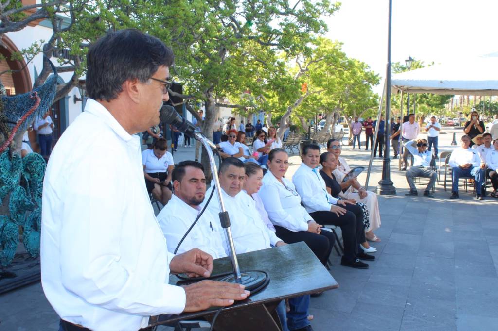 El presidente municipal Oscar Leggs Castro, dirigió un mensaje especial al personal del&nbsp;Oomsapas.