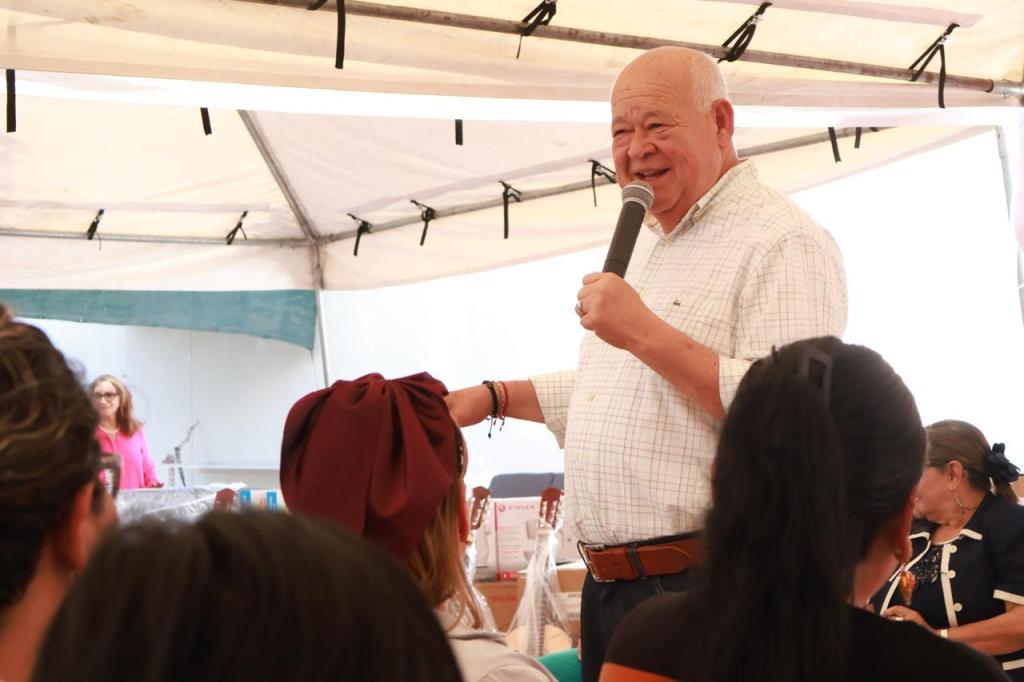 ENTREGA GOBIERNO DE BCS Y SEDIF EQUIPAMIENTO Y MATERIALES PARA CASAS DE&nbsp;DÍA.