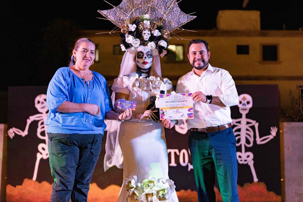 Alcalde Christian Agúndez premia a ganadores del Festival del Día de Muertos en Los&nbsp;Cabos