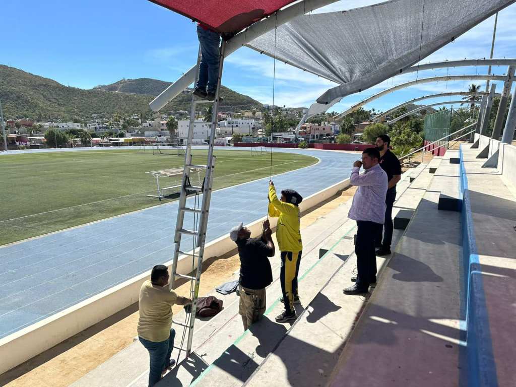 Con donación de materiales, mejorarán instalaciones de la cancha Leonardo Gastélum en Cabo San&nbsp;Lucas.