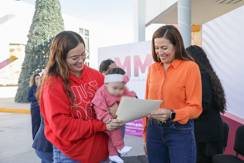 Milena Quiroga Apoya a Madres Estudiantes con&nbsp;Becas