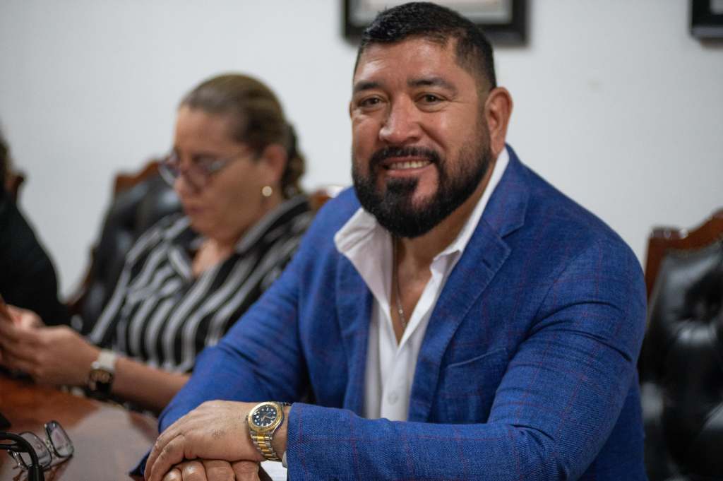 Un Hombre del Pueblo: Celestino Atienzo, La Voz de la Oposición en Los&nbsp;Cabos