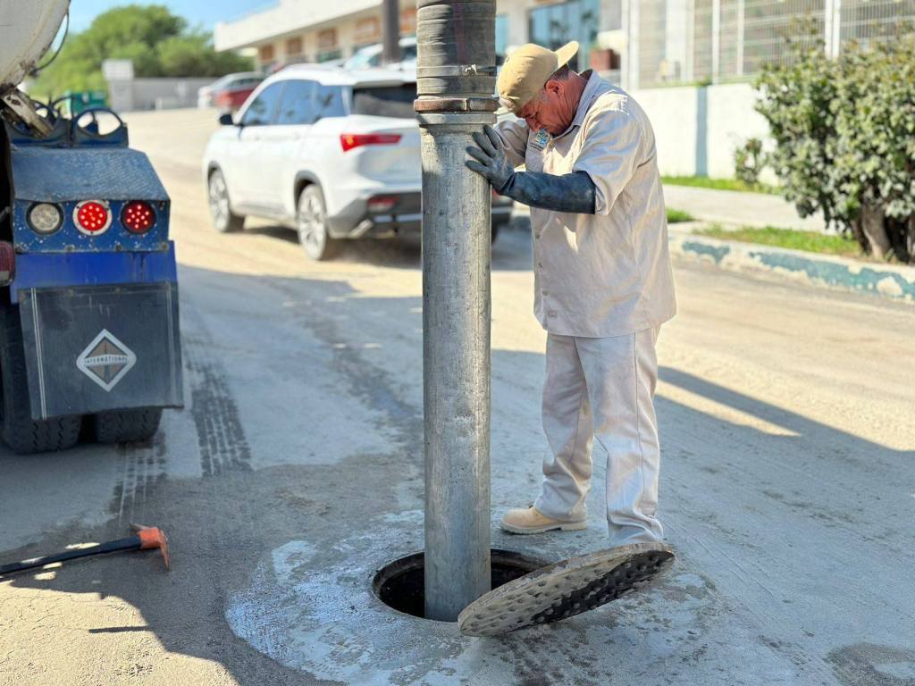 Campaña de OOMSAPASLCS Evita que Miles de Litros de Aceite Usado Contaminen el&nbsp;Drenaje