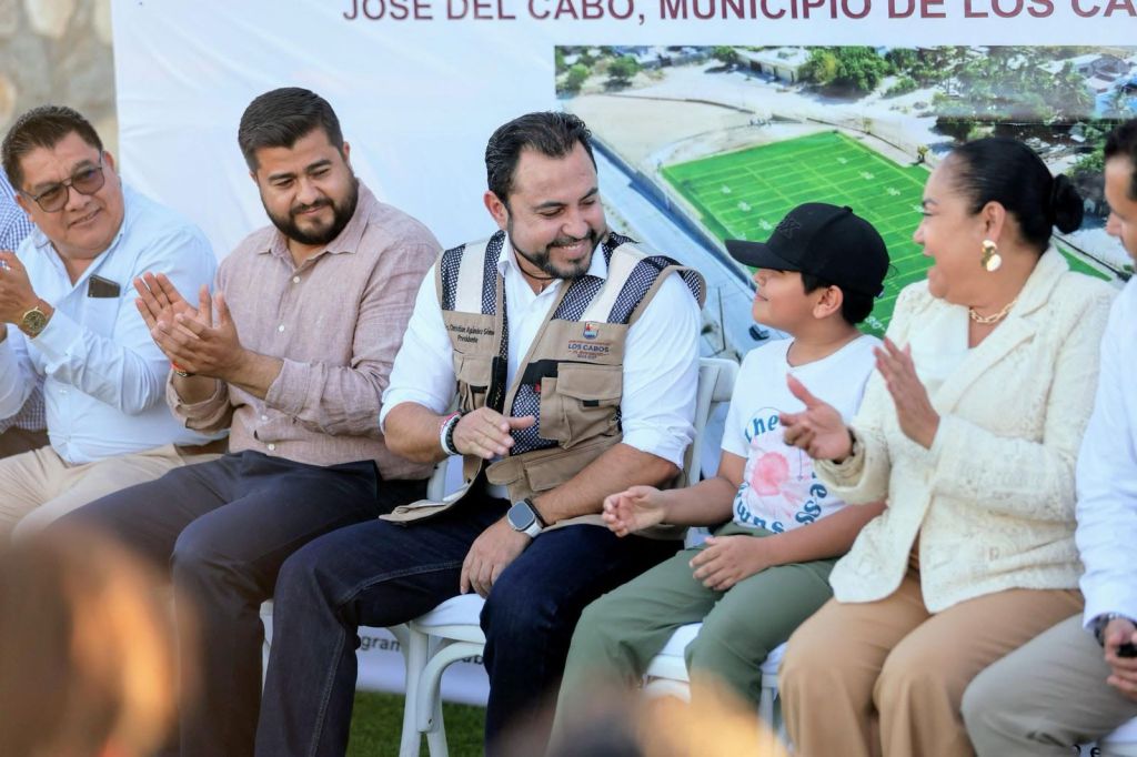 Christian Agúndez impulsa el deporte y la convivencia familiar con la entrega de cancha de fútbol&nbsp;americano