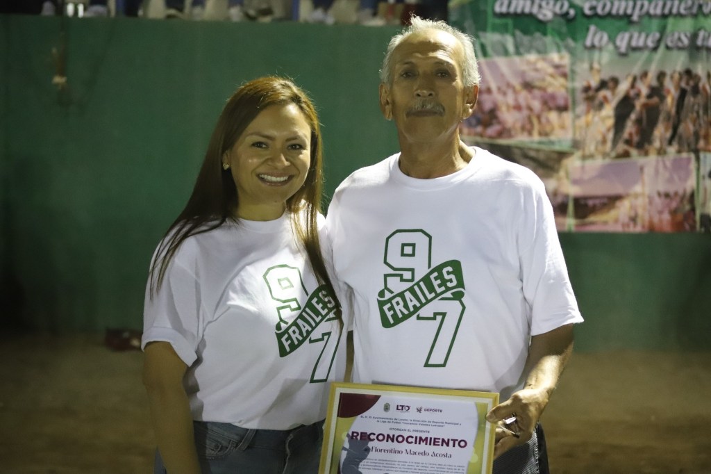 Loreto Rinde Emotivo Homenaje al Profesor Florentino Macedo Acosta por su Trayectoria&nbsp;Deportiva