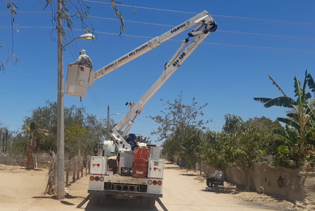 Ayuntamiento de La Paz Rehabilita 55 Luminarias en La Trinidad y El Carrizal; Más de 150 Reparadas en Zona&nbsp;Urbana