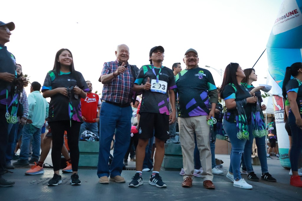 Más de 700 Jóvenes Participan en la Carrera del Estudiante 5K en La Paz; Gobernador Castro Cosío Destaca el Deporte como Herramienta Educativa y de&nbsp;Valores