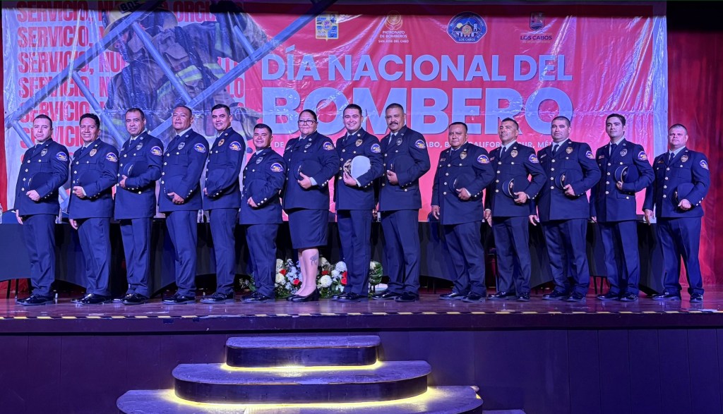 Bomberos de San José del Cabo celebran con ascensos, graduaciones y donación de camión&nbsp;cisterna.