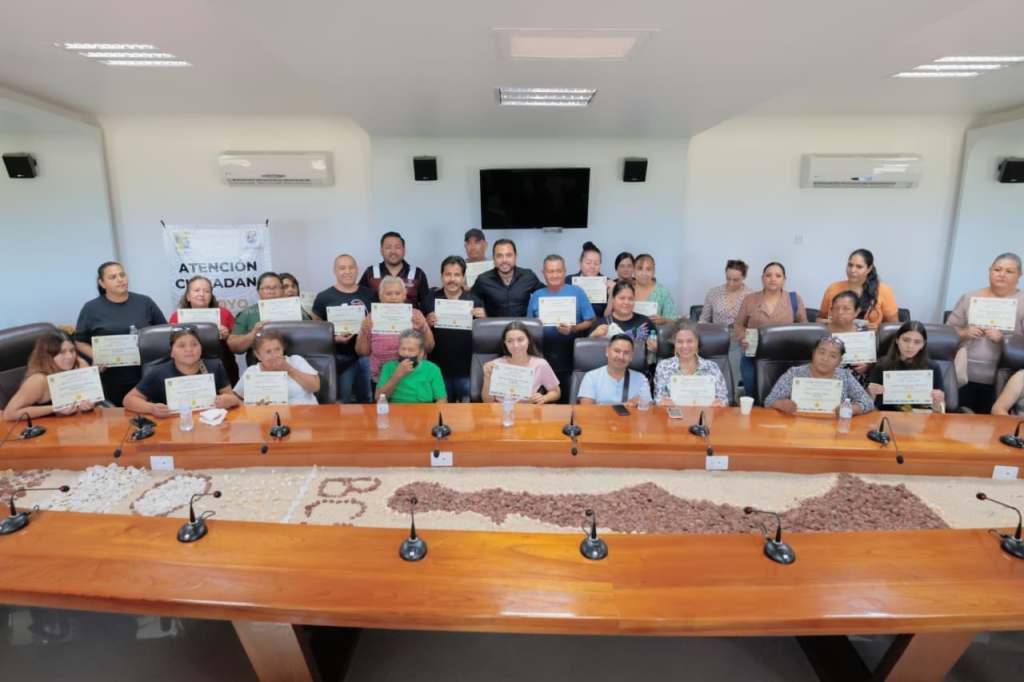 Beneficia alcalde de Los Cabos Christian Agúndez a 42 familias con apoyos asistenciales. (01 de Octubre&nbsp;2025)