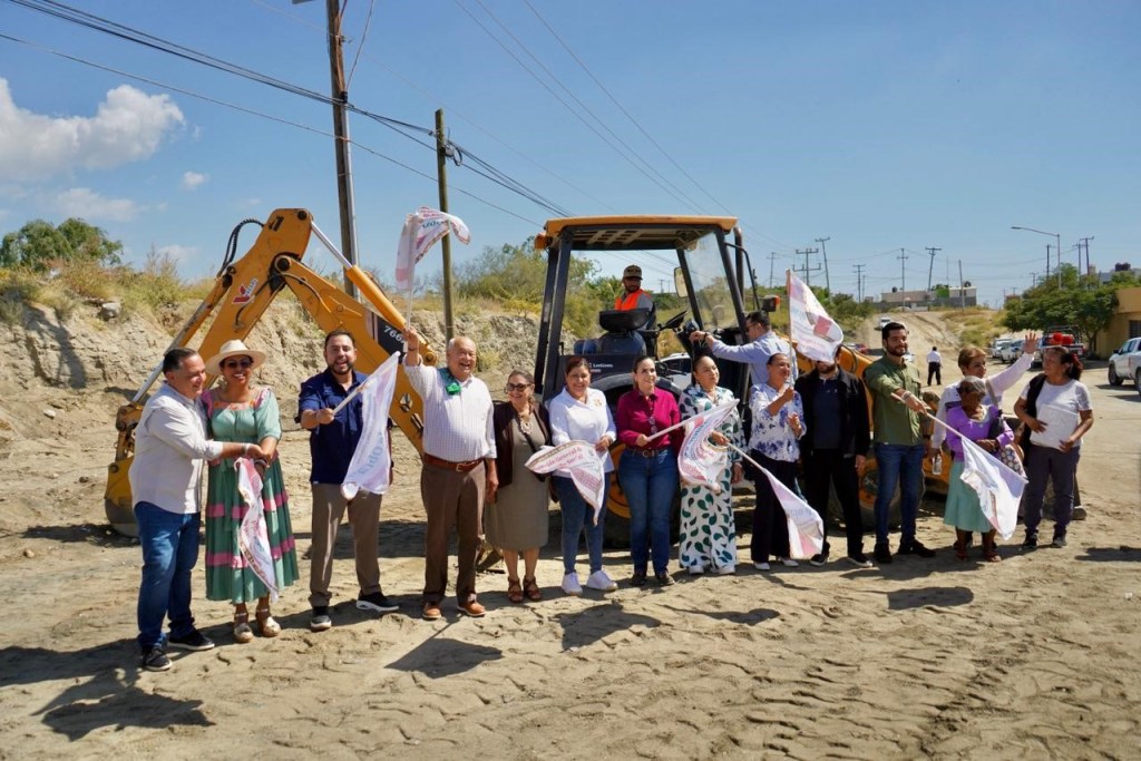 Con banderazo de autoridades municipales y estatales inicia la pavimentación de la calle Paseo Cabo San Lucas (01 de Noviembre&nbsp;2025)