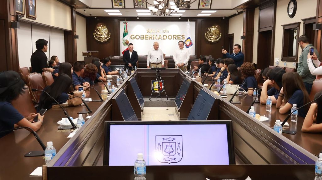 Se reúne Gobernador con integrantes del Parlamento Juvenil de&nbsp;BCS.
