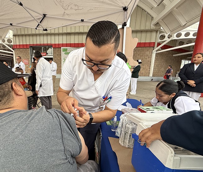 Establece Sector Salud de BCS cuatro macrocentros de inmunización&nbsp;universal.