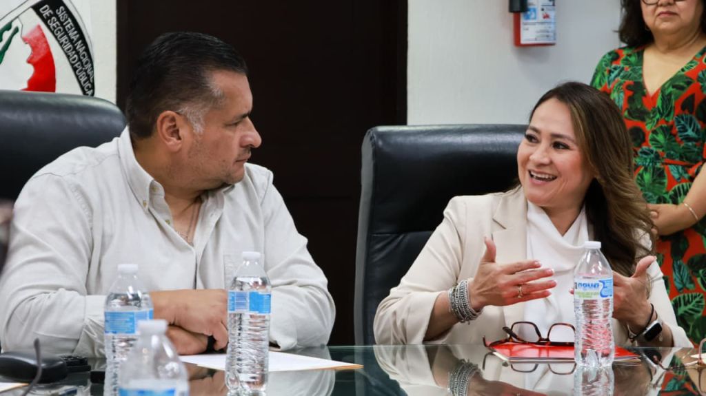 Saúl González Núñez demuestra con hechos su liderazgo en BCS: concreta alianza con Santander para becas y apoyo a negocios&nbsp;locales