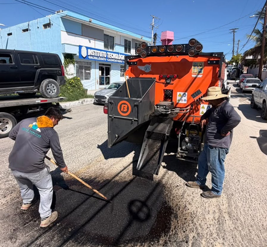 Atiende Ayuntamiento de Los Cabos reportes ciudadanos con programa permanente de bacheo (12 de Octubre&nbsp;2026).